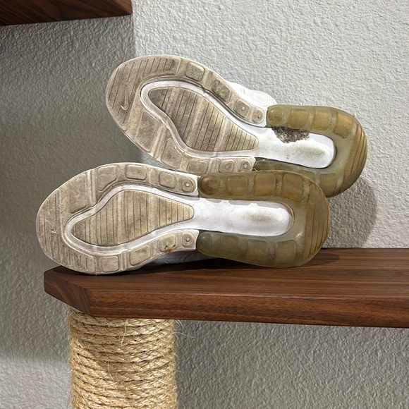 Nike Air Max 270. Size 6 Youth or Size 7 Women’s - Picture 7 of 11